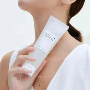 The SKIN1004 Madagascar Centella Tone Brightening Cleansing Gel Foam 125ml